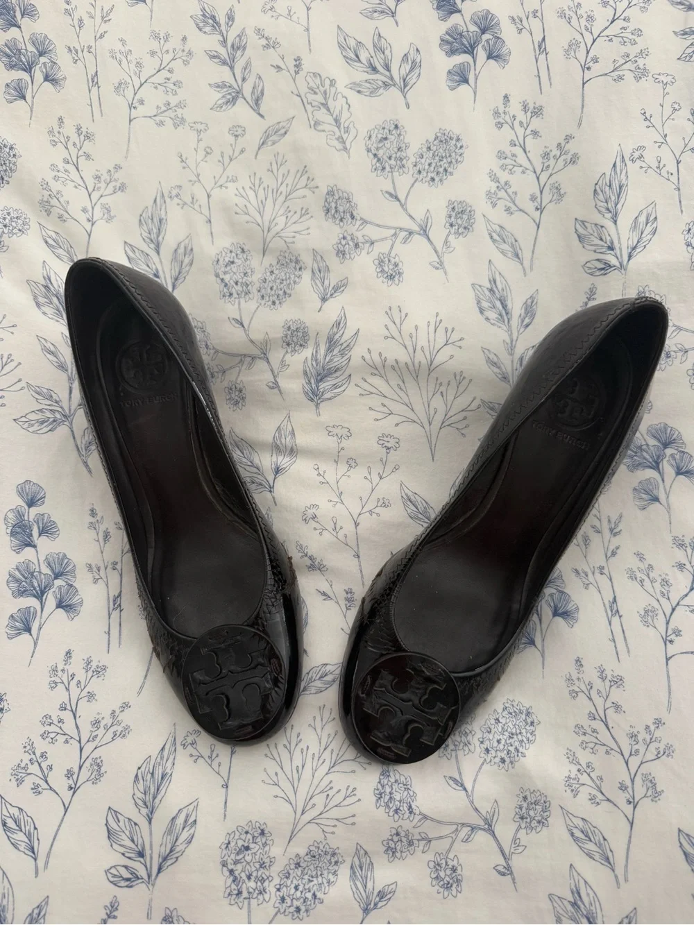 Tory Burch Black Patent Leather Logo Wedge Pumps Shoes
